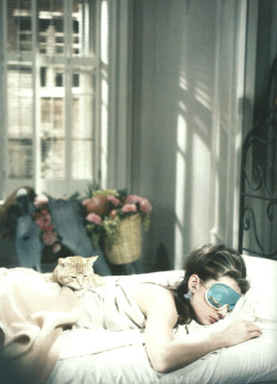 audreyandmarilyn:  Audrey Hepburn in Breakfast At Tiffany’s