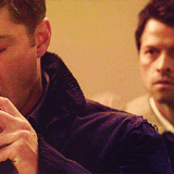 themanwhowouldbeoverlord:  I have never noticed Dean’s hand