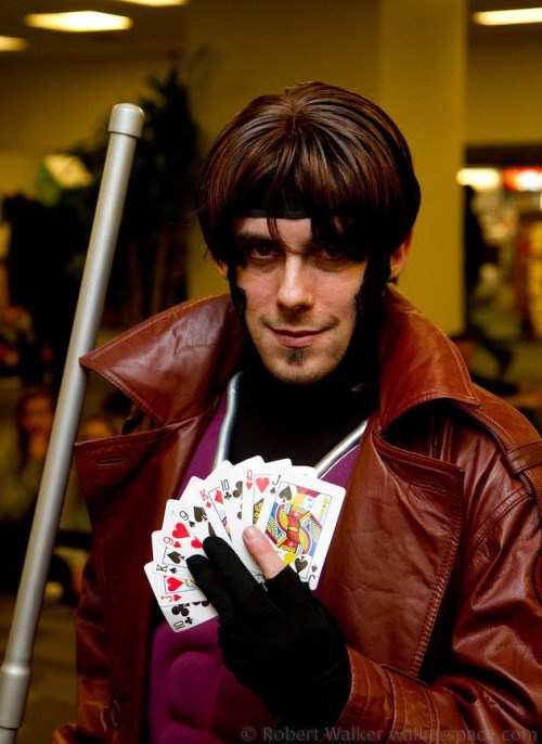 lavisant:  cosplaytutorial:  FaintofHearts33 as Gambit from X-Men - http://faintofhearts33.deviantart.com/art/Gambit-X-Men-Cosplay-287951492  h-hi… ahaaaa  *creepy wheezing*