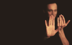 cosmictuesdays:  For those that like hands, Tom Hiddleston, and