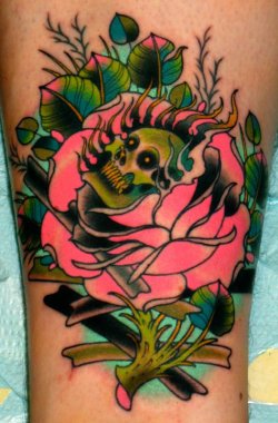 tattoosforpassionnotfashion:  done by curt baer