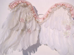 drug-child:  Just put up some small angel wings on our etsy <3