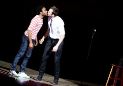 wilbrooks:  Joel McHale and Donald Glover bro kiss (by Alxmniks)