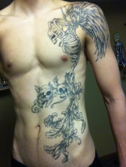 fuckyeahtattoos:  This is my first tattoo, it took 4 sessions,