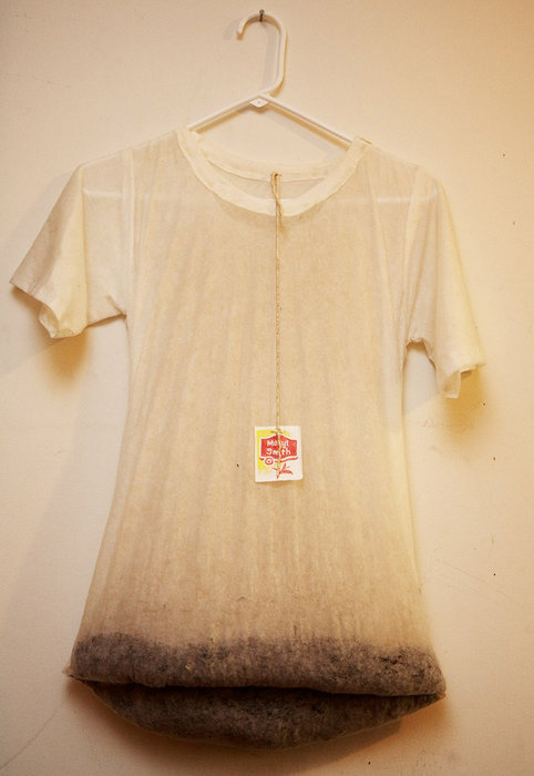 tea-lights-and-waterlilies:  the-wibbly-rebloggery:  saltybrain:  tea-shirt   Fucking tea-shirt!!!    SO PUNNY.  I think this is steeping too low.