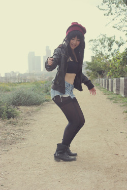 shesbombb:  http://lovehostage.tumblr.com/ 