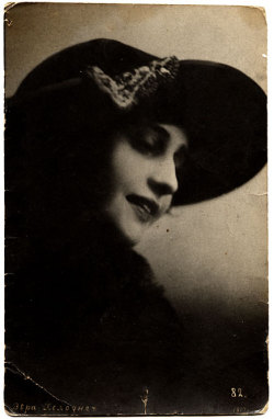 steroge:  Vera Kholodnaya (1893-1919), the first star of Russian