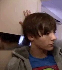 bestfates:   #Because this happened   #ugh louis’s got some