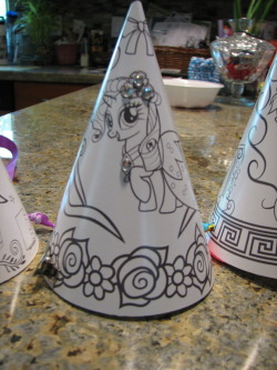 diyaday:  Party time! I modified these party hats with a few