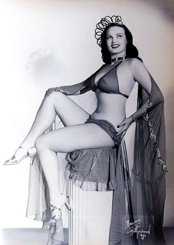  Lois DeFee    aka. “Queen Of The Amazons”.. Part of a promo photo series shot in the early-40’s.. 