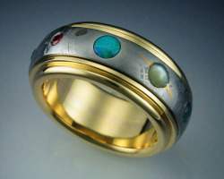 liamdryden:  thistlefly: This ring features a complete band of