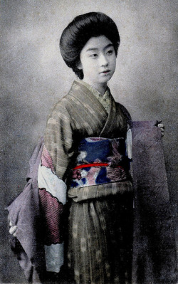  “Geisha Manryu taking off her Haori 1910s”   