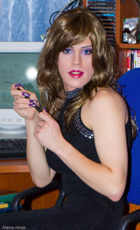 iluvsissies:  Oh darling, makeup done? So, ready to fuck?  #veryprettygurl