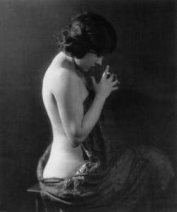 firsttimeuser:  Gloria Swanson, 1919 by Alfred Cheney Johnston