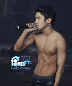 kpopxxx:  Siwon, tell the other gods of perfect abdominals I