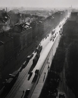 luzfosca:  Peter Keetman  Street Scene, Probably in Munich, 1954