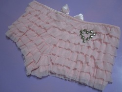 drug-child:  purriko:  new studded ruffly panties on our etsy