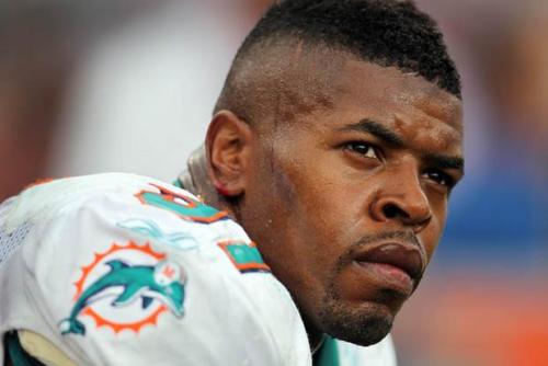 iskeetedthisshit:  southerntrade:  blackdaddyissues:  Cameron Wake  I wonder who shaves him?  Nice thick one 