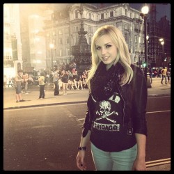 infinitelosersonline:  Lexi Belle @ the Piccadilly Circus 