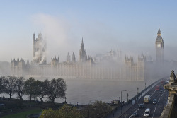bluepueblo:  Foggy Morning, London, England photo via cordisre