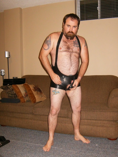 bigbulldog:  neoprene singlet 2011  Sexy!