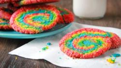 gastrogirl:  rainbow swirl sugar cookies. 