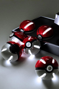 ganonsrealm:  My current iPod wallpaper. Cool 3D glowing pokéballs