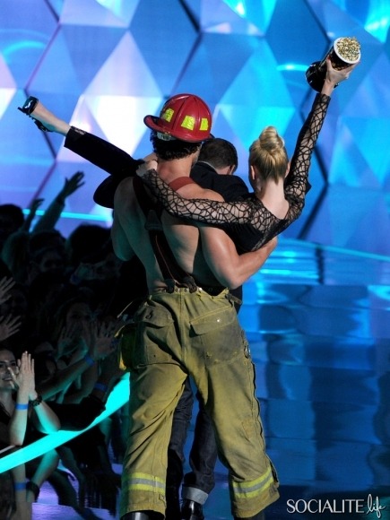 socialitelife:  You gotta love a man who works for his art. Magic Mike co-star Joe Manganiello was in full on Magic Mike mode at the 2012 MTV Movie Awards. The actor strutted on stage in a fireman’s cap and suspenders and stroked his axe for the screaming
