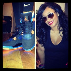  never thought id see tahiry rocking jordans :P