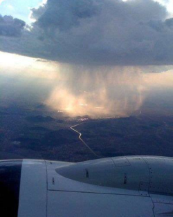 comemattmebro:  This is what rain looks like up in the air, it’s