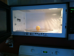 memeufacturing:  teapayne:  I put a smiley fry in the microwave