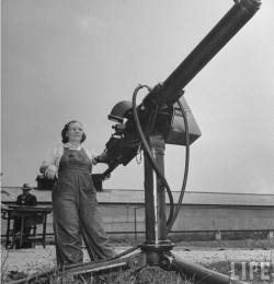 Woman firing a machine gun at Aberdeen Proving Ground, 1942.