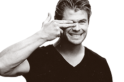 Chris Hemsworth doing impressions of the Avengers