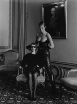 pussylequeer:  Parlour Games, Munich, 2002 by Helmut Newton 