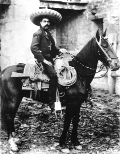 fabianromero:  [image of Emiliano Zapata, wearing a sombrero