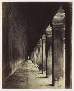 realityayslum:  John Thomson -  Interior of Western Gallery,