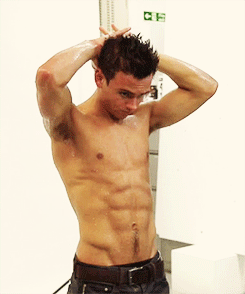 boy-meets-life:  fancymen:  youareanobject:  Catching up on the news.  More Fancy Men Here  Tom Daley