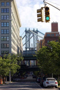 justinamoafo:  Manhattan Bridge via Brooklyn Bridge underpass