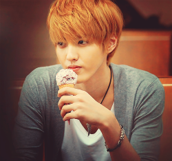 teamans:  x  Look at him. Eating icecream like some kind of super