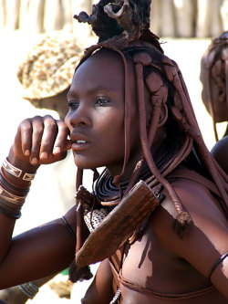 soulstudy:  The married Himba woman wears ornament on top of