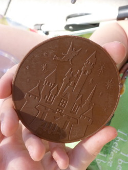 mydisneysyndrome:How sweet is this chocolate??