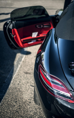 wellisnthatnice:  SLS Roadster on Flickr. 