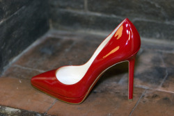 walk-in-louboutin:  My Red Pigalle Plato 