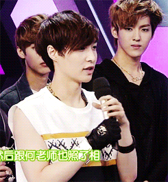 hachimitsutoclover:  Lay’s finger twirling habit whenever he