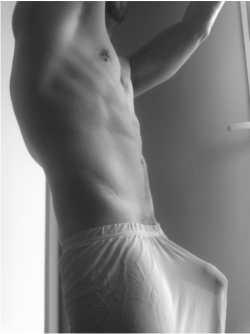 jockdays:  http://jockdays.tumblr.com/ I follow back all porn
