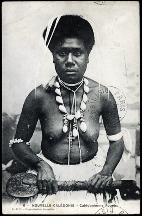 grand-bazaar:  Vintage New Caledonia Pouebo Woman 