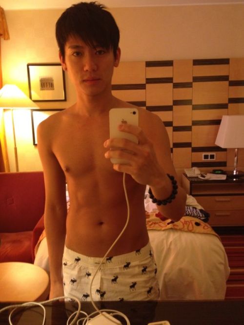 i want to share the bed with him!