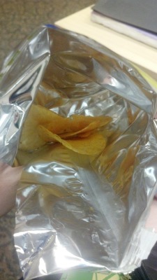 skwisgaarskwigelf:  This is a freshly opened bag if chips. There