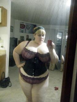 maggiedubonet:  I am in LOVE with my corset! Nobody ever believes