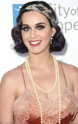 scrapbookpro:  Katy Perry braless and her tits look biggie biggie